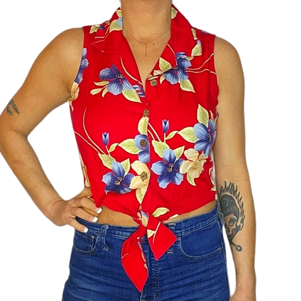 La Cabana Crop Button Up Red Floral Top Size Medium
